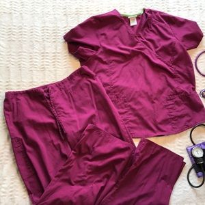 ❤️ EUC Maroon Scrub Set